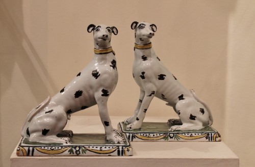 Paire de chiens en faïence de Bruxelles - JM Béalu & Fils