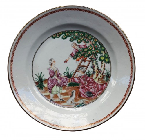 Assiette en porcelaine de Chine "La cueillette des cerises", 18e siècle.