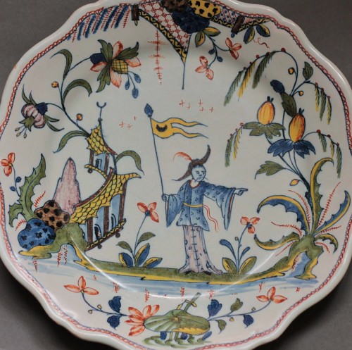 Porcelain & Faience  - Rouen, plate with a chinese and a flag, vers 1750