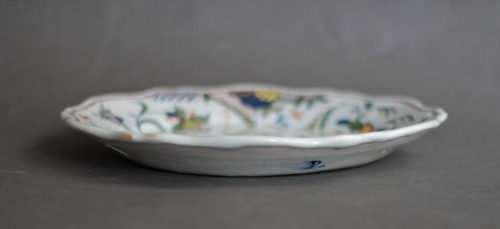 Rouen, plate with a chinese and a flag, vers 1750 - Louis XV