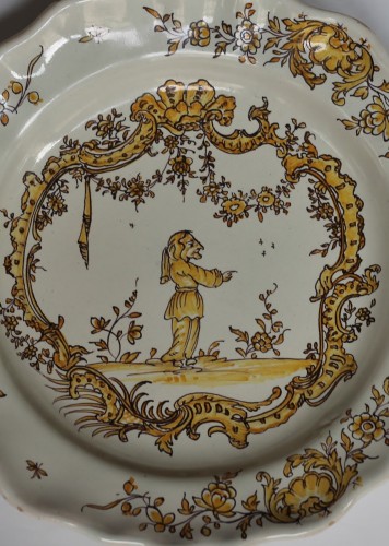 Angoulême (France) plate, end of the 18th century - Porcelain & Faience Style Louis XVI