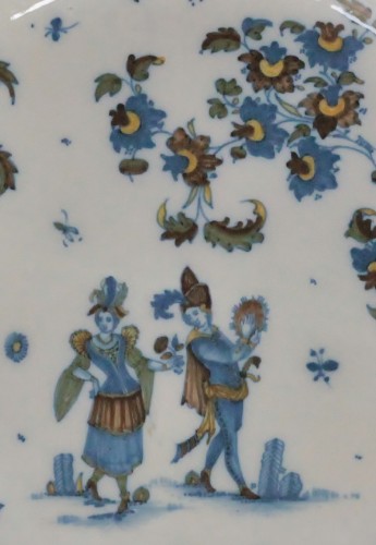 Céramiques, Porcelaines  - Grand plat en faïence d'Alcora (Espagne) entre 1735 et 1760