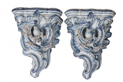 Pair of Delftware sconces decorated in blue, 18th century