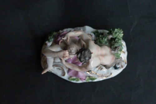 Louis XV - Groupe en porcelaine de Meissen, modèle de J.J. Kandler, XVIIIe siècle.