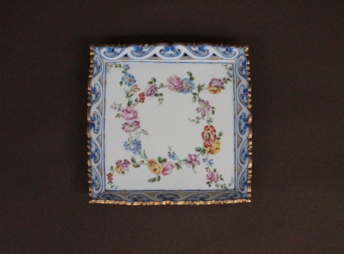Sevres porcelain suare tray, letter date G for 1760. 18th century - Louis XV
