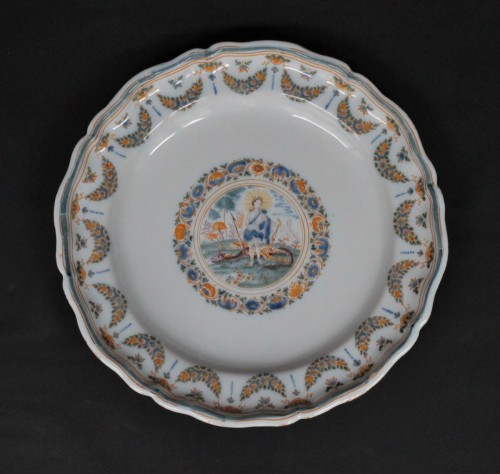 18th century - Moustiers faience plate with Apollon and the snake Python, 18th century.