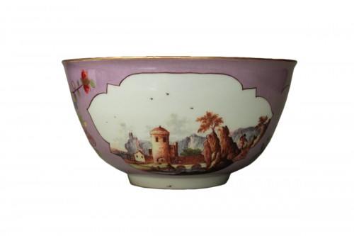 Meissen porcelain bowl with a lavender background, circa 1745.