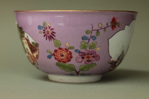 Meissen porcelain bowl with a lavender background, circa 1745. - Porcelain & Faience Style Louis XV