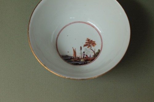 18th century - Meissen porcelain bowl with a lavender background, circa 1745.
