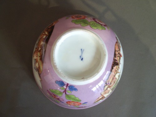 Meissen porcelain bowl with a lavender background, circa 1745. - Louis XV
