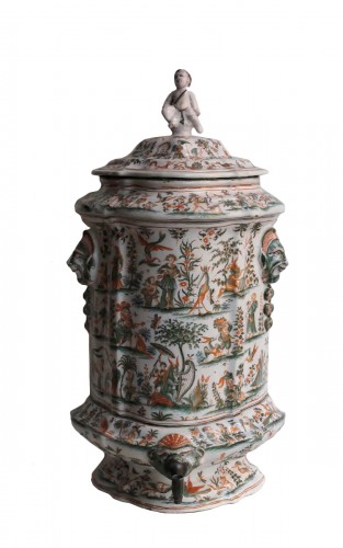 Fontaine d'applique en faïence de Moustiers du XVIIIe siècle