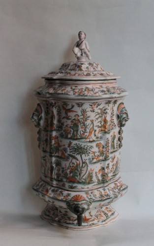 Antiquités - Fontaine d'applique en faïence de Moustiers du XVIIIe siècle