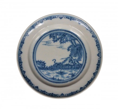 Moustiers earthenware plate of a lion hunt, 18th century