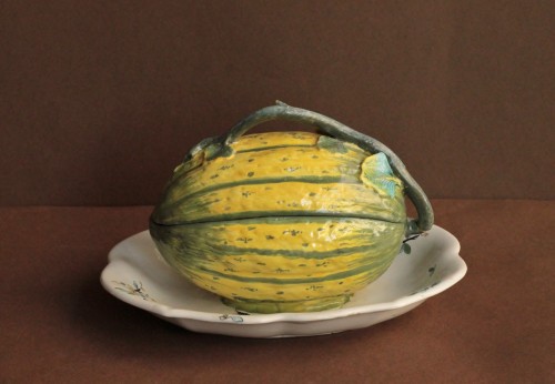 Melon d'eau en faïence de Strasbourg, période de Paul Hannong, 1744-48 - Céramiques, Porcelaines Style Louis XV