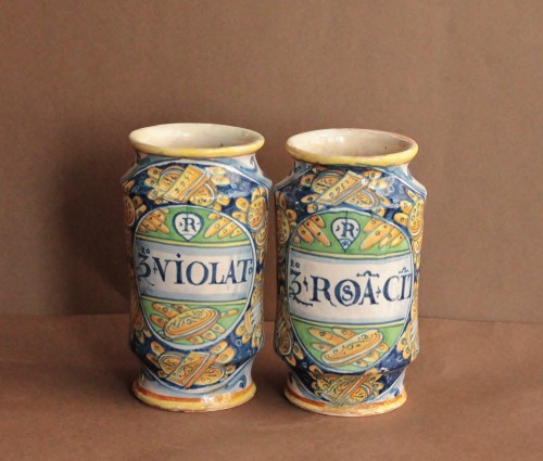 Castel-Durante majolica, two albarelli dated 1566 - Porcelain & Faience Style Renaissance