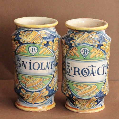 Antiquités - Castel-Durante majolica, two albarelli dated 1566