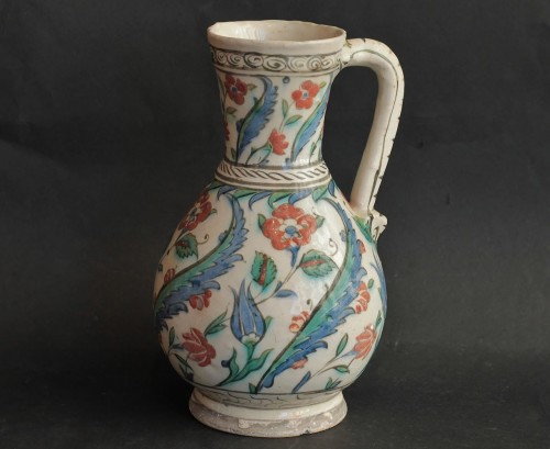 Iznik siliceous ceramic pitcher, circa 1585-1600. - Porcelain & Faience Style Renaissance