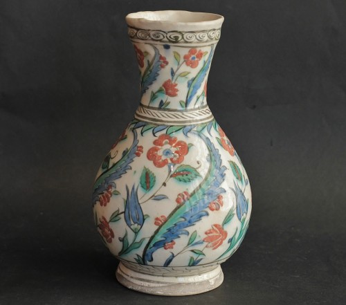 Iznik siliceous ceramic pitcher, circa 1585-1600. - 