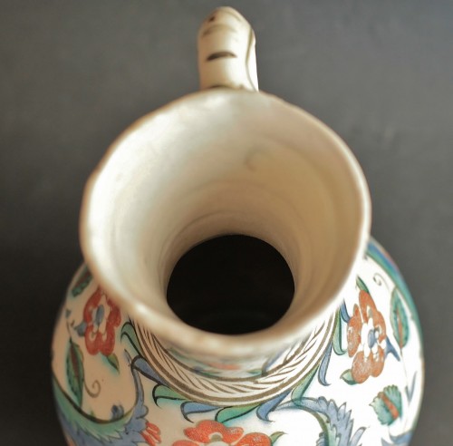 <= 16th century - Iznik siliceous ceramic pitcher, circa 1585-1600.