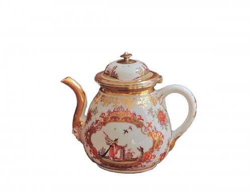 Meissen porcelain teapot, Höroldt workshop circa 1725-1728
