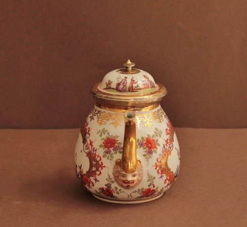 Céramiques, Porcelaines  - Théière en porcelaine de Meissen, atelier de Höroldt vers 1725-1728