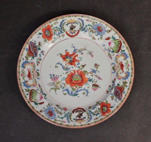 XVIIIe siècle - Bouillon en porcelaine de Chine à décor Pompadour, époque Qianlong vers 1750