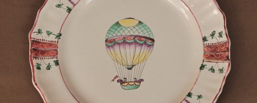 Porcelain & Faience  - Plate in earthenware of Varage or Moustiers with balloon decoration, 18th 