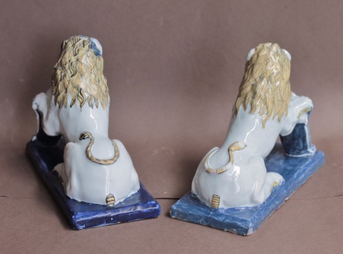 Pair of lions in Sinceny earthenware of the 18th century. - 