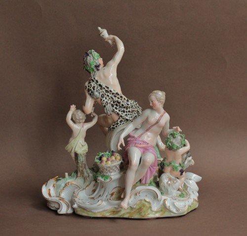 Bacchus in Meissen porcelain of the 18th century forming a centerpiece - 