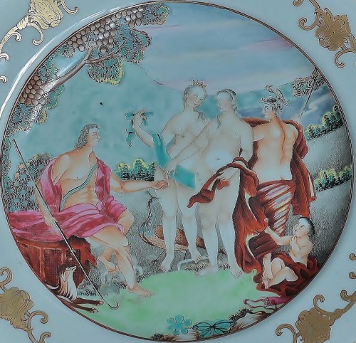 Le Jugement de Paris décor d'une assiette en porcelaine de Chine, 18e siècle - Céramiques, Porcelaines Style 