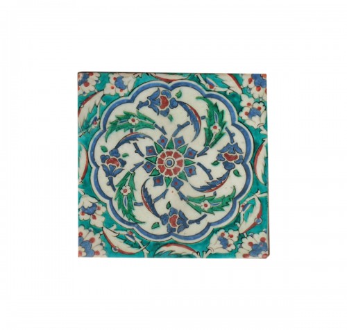 Carreau en céramique siliceuse d'Iznik fond turquoise, vers 1575