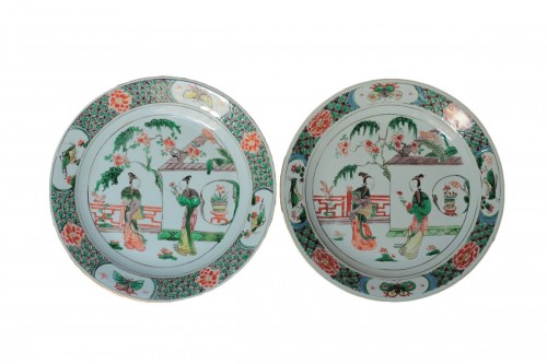 Pair of Chinese porcelain plates, Green Family, Kangxi period 1662-1722