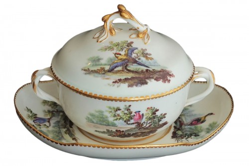 A Sèvres soft-paste porcelain bowl decorated with birds, circa 1765