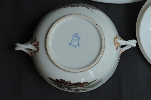 Écuelle en porcelaine tendre de Sèvres à décor d'oiseaux, vers 1765 - 
