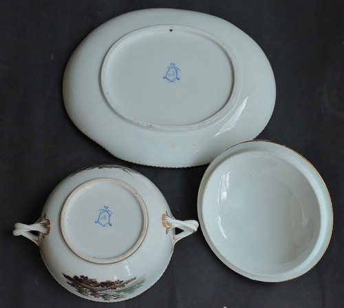 - A Sèvres soft-paste porcelain bowl decorated with birds, circa 1765