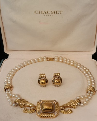 XXe siècle - Chaumet - Parure collier et boucles d'oreilles, en perles or et diamants