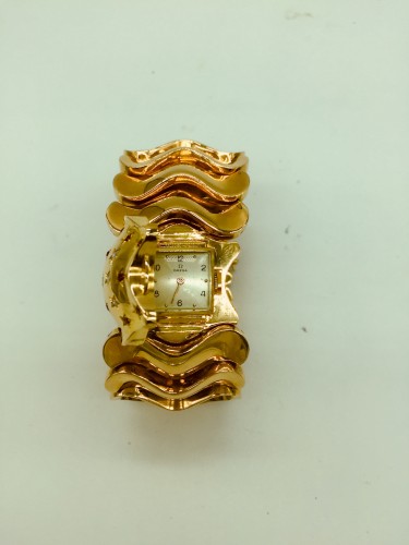 OMEGA - Bracelet montre or "Capot"  - Années 50-60