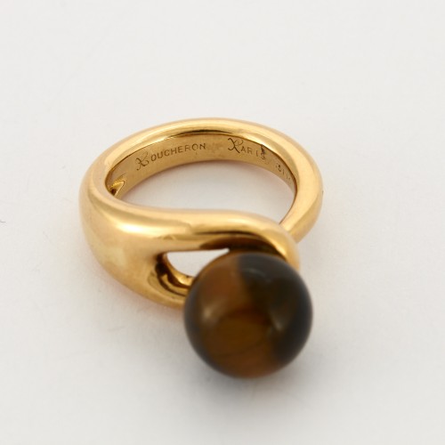 Antiquités - Boucheron - Gold and tiger eye ring and earrings set 
