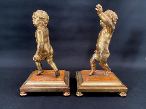 Louis XIV - Paire de putti en bronze doré, Italie début 18e siècle