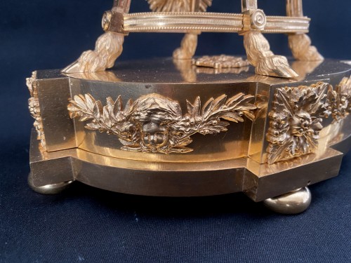 Pendule vase Louis XVI en bronze doré - Louis XVI