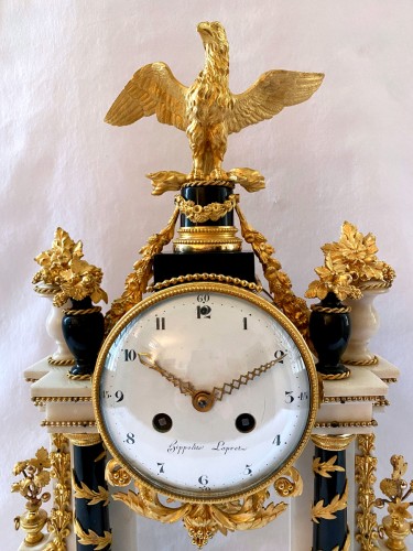 Horlogerie Pendule - Pendule portique à l'aigle Louis XVI