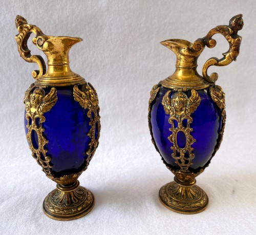 Objet de décoration Cassolettes, coupe et vase - Paire d'aiguière en verre bleu et bronze doré Italie vers 1600