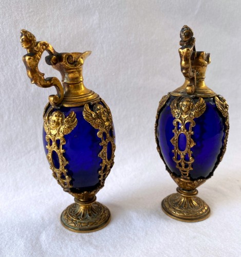 Paire d'aiguière en verre bleu et bronze doré Italie vers 1600 - Jullion Antiquités