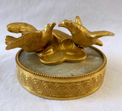 Charles X paperweight in mother-of-pearl and gilt bronze - Decorative Objects Style Restauration - Charles X