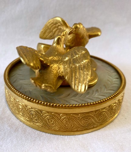 Charles X paperweight in mother-of-pearl and gilt bronze - 