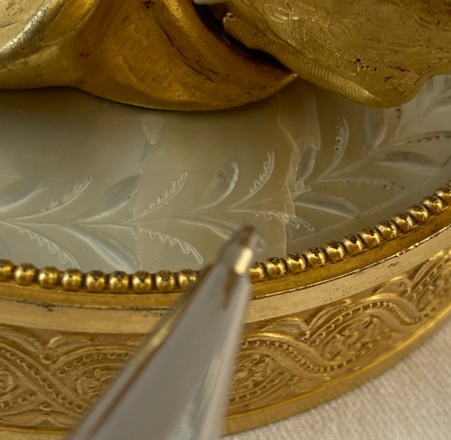 Antiquités - Charles X paperweight in mother-of-pearl and gilt bronze