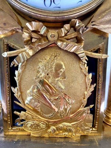 Horlogerie Pendule - Pendule Louis XVI en bronze doré