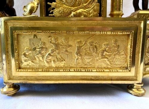 XVIIIe siècle - Pendule Louis XVI en bronze doré