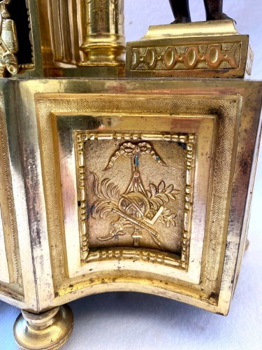Pendule Louis XVI en bronze doré - Louis XVI
