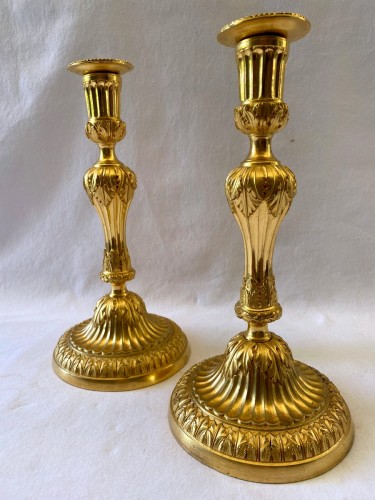 Paire de flambeaux Louis XVI en bronze doré - Luminaires Style Louis XVI